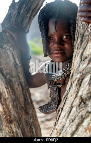 Porträt eines jungen Mädchens - Himba Kaokoland, Namibia, Afrika Stockfoto