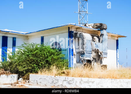 Abgebrochene US Air Force Base in Kreta, Griechenland. Verlassene Gebäude und Strukturen sind baufällig und werden zerstört. Stockfoto