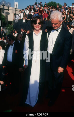 PASADENA, Ca - 19. SEPTEMBER: Schauspielerin Susan Dey und Ehemann Produzent Bernard Sofronski der 45. jährlichen Primetime Emmy Awards teilnehmen am 19. September 1993 in Pasadena Civic Auditorium in Pasadena, Kalifornien. Foto von Barry King/Alamy Stock Foto Stockfoto