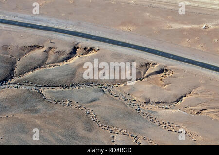 Luftaufnahme der Straße im Namib-Naukluft-Nationalpark, Namibia, Afrika Stockfoto