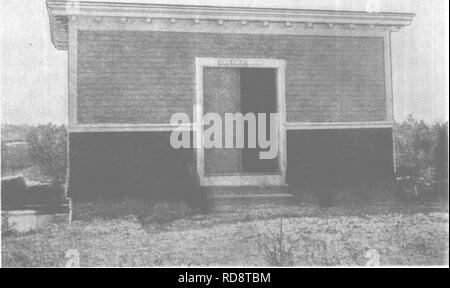 . Wald- und Naturschutz in Maine, 1919. Die Wälder und die Forstwirtschaft. 136 WALD- UND NATURSCHUTZ AUSRÜSTUNG Rund 200 Neue stereopticon Folien haben der perma-nent Ausrüstung hinzugefügt. Es wurden keine neuen Einkäufe als ersetzen - Anforderungen während der Jahre des Krieges gemacht, aber es wird notwendig sein, die Ausrüstung während der nächsten ein oder zwei Jahren, für die erhöhte Registrierung zur Verfügung zu stellen. STATE FOREST BAUMSCHULE. Der Bundesstaat Maine unterstützt einen Wald Baumschule in Portland, Maine, für die Vermehrung von jungen Bäumen für die Bepflanzung innerhalb des Staates. Dieser Junge ist der Bestand furn Stockfoto