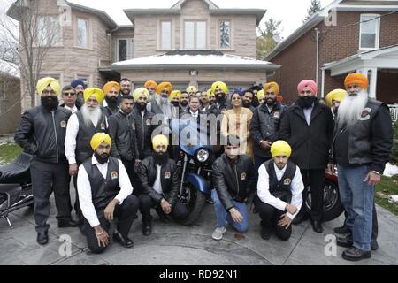 Andrew Scheer mit der Sikh Motorcycle Club von Ontario - 2018 (45936444182). Stockfoto