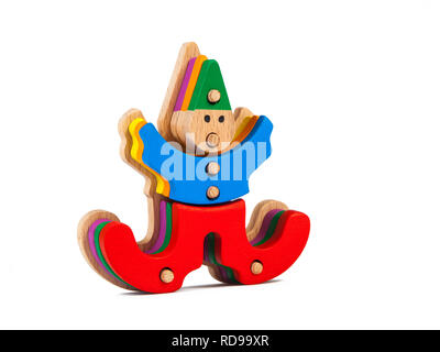Foto eines Holzspielzeug Kinder clown Clown-förmige Sorter Sorter aus bunten Stücke auf einem weißen Hintergrund isoliert. Das Spielzeug für die Entwicklung von Stockfoto