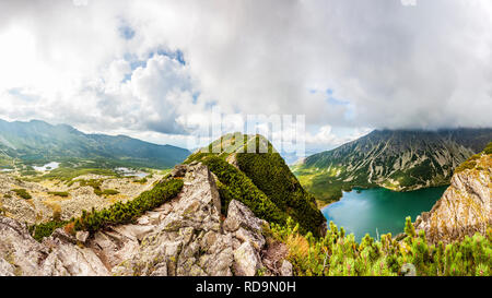 Blick von Krabbe zu Czarny Staw Gasienicowy in Tatra, Polen, Europa Stockfoto