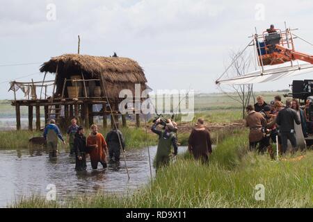 Das Programm, "The Vikings", TV-Serie über das Leben von ein Wikingerdorf, gebaut in einem Feuchtgebiet - Kilcoole Sumpf geschützt als SPA-Ort der besonderen Schutz. durch irische Govt, für seine biologische / Erhaltung Vlue, besonders Forr Zwergseeschwalbe (Sterna Albifrons) Fütterung und Watvögel nisten. Bedroht durch unangemessene Entwicklung der beliebten TV-Serie-Verfilmung Stockfoto