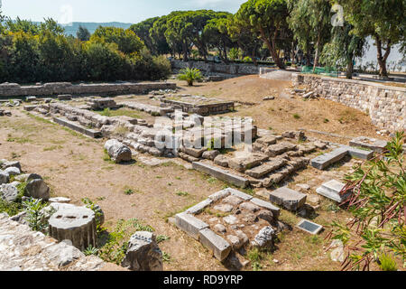 Kos, Griechenland - Oktober 11, 2018: Blick auf die restlichen Steine auf die berühmten Ruinen der Altar des Dionysos auf der Insel Kos in Griechenland. Stockfoto