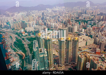 Erhöhte Aussicht auf Hong Kong West Kowloon District, Stockfoto