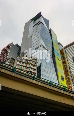 Wolkenkratzer in Hong Kong, überraschen mit einer Vielzahl von Gebäuden und Stilen. 31. Dezember 2018. Stockfoto