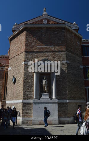 Abside der Kirche von San Polo In Piazza San Polo in Venedig. Reisen, Urlaub, Architektur. März 27, 2015. Venedig, Region Venetien, Italien. Stockfoto