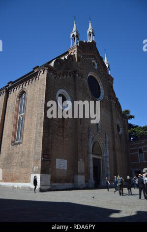 Pfarrei Santa Maria Gloriosa Del Frari in Venedig. Reisen, Urlaub, Architektur. März 27, 2015. Venedig, Region Venetien, Italien. Stockfoto