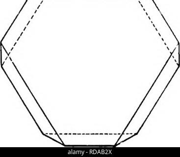 . Edelsteine, einem beliebten Berücksichtigung ihrer Zeichen, Vorkommen und Anwendungen, mit einer Einführung in ihre Entschlossenheit, für Mineralogen, lapidaries, Juweliere, etc., mit einem Anhang über die Perlen und Korallen. Edelsteine, Perlen, Korallen. 280 SYSTEMATISCHE BESCHREIBUNG DER EDELSTEINE nur gelegentlich mit erfüllt werden. Es ist zu hoffen, dass ein systematischer Arbeiten dieser Ablagerungen, besonders bei Ruby Bar, in der häufiger Entdeckungen von Steinen der gute Farbe führt. In Amerika, wie in Australien, Granate wurden häufig für die teureren Ruby verwechselt, und wurden gesammelt Stockfoto
