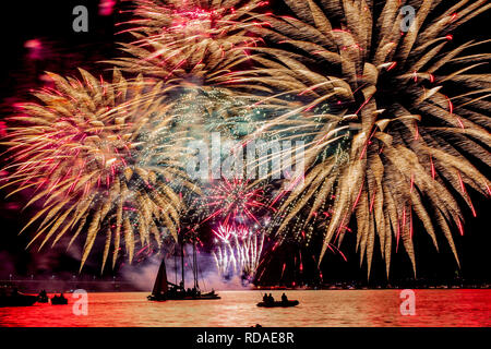 Firewerk in Kostroma City während der Feier des jährlichen Fest Tag der Stadt Stockfoto
