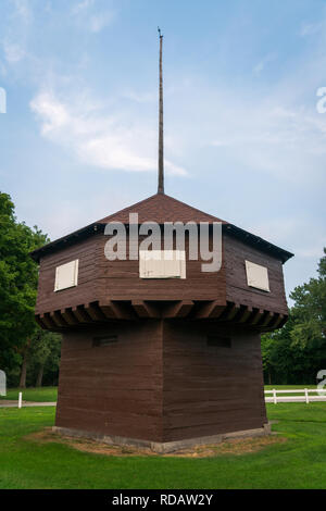 Historische Blockhaus in Erie, PA durch den See. Stockfoto