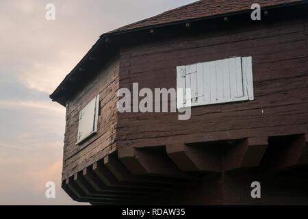 Historische Blockhaus in Erie, PA durch den See. Stockfoto