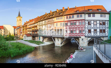 ERFURT, Deutschland - ca. März 2018: Die Kraemerbruecke (Kaufleute Brücke) von Erfurt Stadt in Deutschland Stockfoto