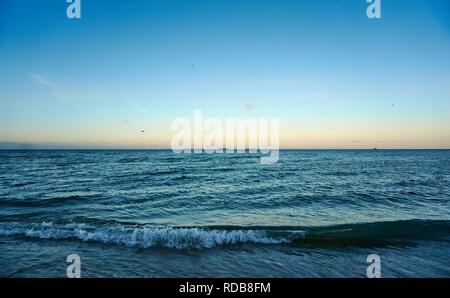 Ostsee während der Abendstunden im Dezember Stockfoto