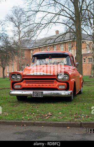 1958 Chevrolet Apache pick up im Bicester Heritage Center. Oxfordshire, England Stockfoto