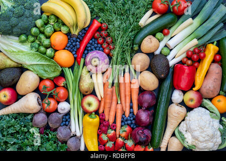 Obst und Gemüse auf schiefer Muster Stockfoto