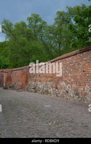 Wittstock/Dosse, Brandenburg/Deutschland 12. Mai 2015: Die alte Stadtmauer in der kleinen deutschen Stadt Wittstock/Dosse. Stockfoto