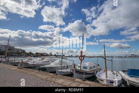 Bucht von Alcudia, Alcudia, Mallorca (Mallorca), Balearen, Spanien Stockfoto