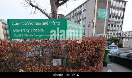 Einen allgemeinen Überblick über Coombe Frauen und Kleinkindern University Hospital in Dublin, wo eine Frau eine Abtreibung verweigert wurde, das irische Parlament ist erklärt worden. Stockfoto