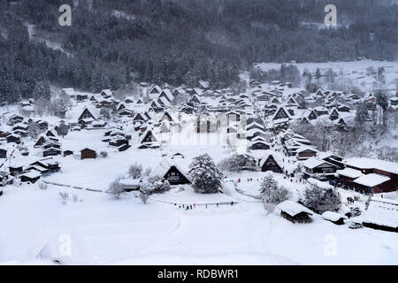 Shirakawago Dorf im Winter, UNESCO-Welterbestätten, Japan. Stockfoto