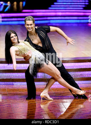 Lauren Steadman und AJ Pritchard posieren für die Fotografen bei einem Fotoshooting vor der Eröffnung der Nacht der streng Come Dancing Tour 2019 an der Arena Birmingham, Birmingham. Bild Datum: Donnerstag, 17. Januar 2019. Photo Credit: Aaron Chown/PA-Kabel Stockfoto