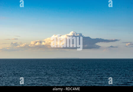 Wolken über dem Ozean - Ostsee Stockfoto