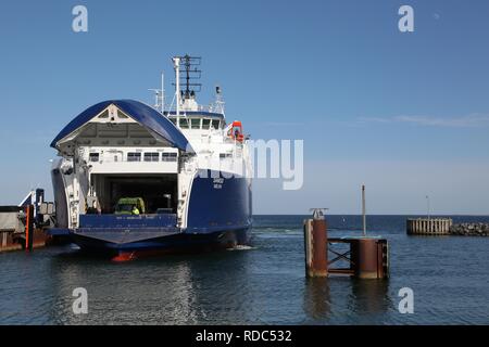 Hou, Dänemark - 28 April 2015: Fähre Navigation zwischen dem Hafen von Hou in der Nähe von Odder in Jütland und die idyllische Insel Samsö Stockfoto