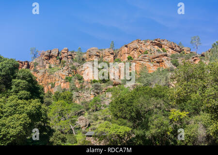 Felswand in den Pinnacles National Park, Kalifornien Stockfoto