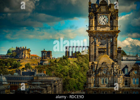 Europa, Großbritannien, Schottland, Edinburgh, Aussichtspunkt, Calton Hill, Hotel, Balmoral, Turm, Scott Monument Stockfoto