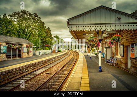 Europa, Großbritannien, Schottland, Küste, Küstenwanderweg, Fife Coastal Path, Aberdour, Bahnhof Stockfoto