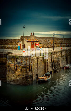 Europa, Großbritannien, Schottland, Küste, Küstenwanderweg, Fife Coastal Path, Dysart, Hafen, Pier Stockfoto