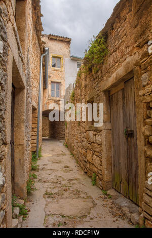 Eine Gasse in das historische Dorf von Vodnjan (dignano) in Istrien, Kroatien Stockfoto