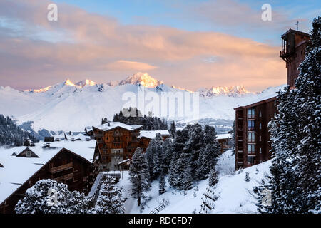 In Arc 2000 bis zum Mont Blanc, wie die Sonne aufgeht. Stockfoto