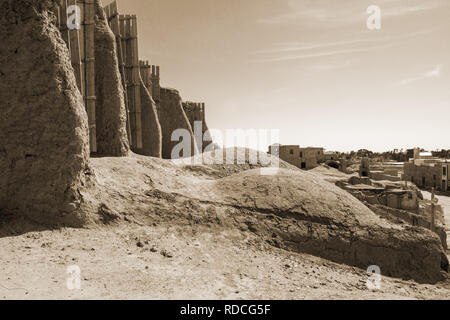 Nashtifan Windmühlen, Khaf, Iran. Die Ältesten operativen Windmühlen in der Welt. Stockfoto