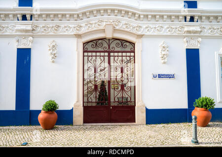 Kulturzentrum Jaime Lobo e Silva, Ericeira Stadtzentrum. Ericeira ist eine Gemeinde und Seebad/Fischerdorf an der Westküste von Por Stockfoto