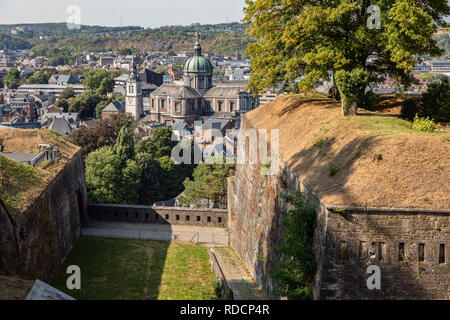 Blick Richtung St. Aubin's Kathedrale von der Zitadelle, Namur, Wallonien, Belgien Stockfoto