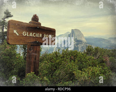 Glacier Point Zeichen - Half Dome im Hintergrund Stockfoto