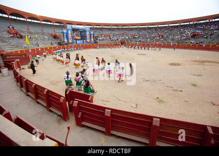 Dance Festival in einer Arena von Lima, Peru Stockfoto