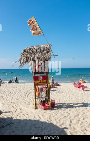 Lifeguard Station am Strand bei der vietnamesischen Stadt Hoi An in Quang Nam Provinz Stockfoto