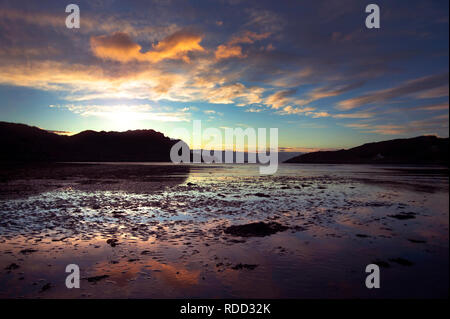 Sonne über Loch Kirkaig - Inverkirkaig Stockfoto