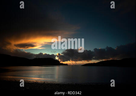 Sonne über Loch Kirkaig - Inverkirkaig Stockfoto