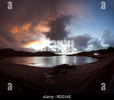 Sonne über Loch Kirkaig - Inverkirkaig Stockfoto