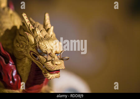 Goldene Drachenstatue Stockfoto