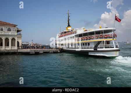 Traditionelle Fähre in Istanbul. Stockfoto