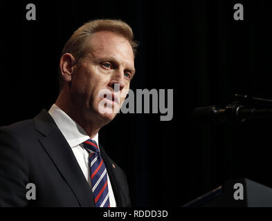 Arlington, Virginia, USA. 17 Jan, 2019. Amtierende Sekretär der Verteidigung Patrick Shanahan spricht während einer Raketenabwehr Review Ansage an das Pentagon in Arlington, Virginia, 17. Januar 2019 Credit: Martin H. Simon/CNP/ZUMA Draht/Alamy leben Nachrichten Stockfoto