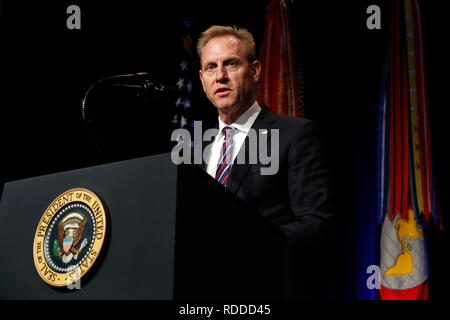 Arlington, Vereinigten Staaten von Amerika. 17 Jan, 2019. Amtierende Sekretär der Verteidigung Patrick Shanahan spricht während einer Raketenabwehr Review Ansage an das Pentagon in Arlington, Virginia, 17. Januar 2019. Quelle: Martin H. Simon/Pool über CNP | Verwendung der weltweiten Kredit: dpa/Alamy leben Nachrichten Stockfoto