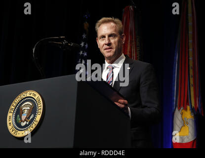 Arlington, Virginia, USA. 17 Jan, 2019. Amtierende Sekretär der Verteidigung Patrick Shanahan spricht während einer Raketenabwehr Review Ansage an das Pentagon in Arlington, Virginia, 17. Januar 2019 Credit: Martin H. Simon/CNP/ZUMA Draht/Alamy leben Nachrichten Stockfoto