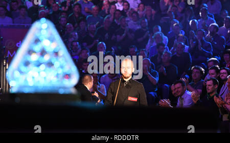 Alexandra Palace, London, Großbritannien. 17 Jan, 2019. Dafabet Masters Snooker, Viertelfinale; Luca Brecel gegen Ding Junhui; Luca Brecel kommt in die Arena Credit: Aktion plus Sport/Alamy leben Nachrichten Stockfoto